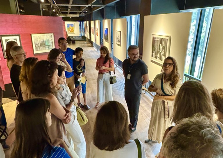 Exposição Trajetórias promove leitura de portfólio para artistas emergentes no Dia do(a) Artista Plástico(a)